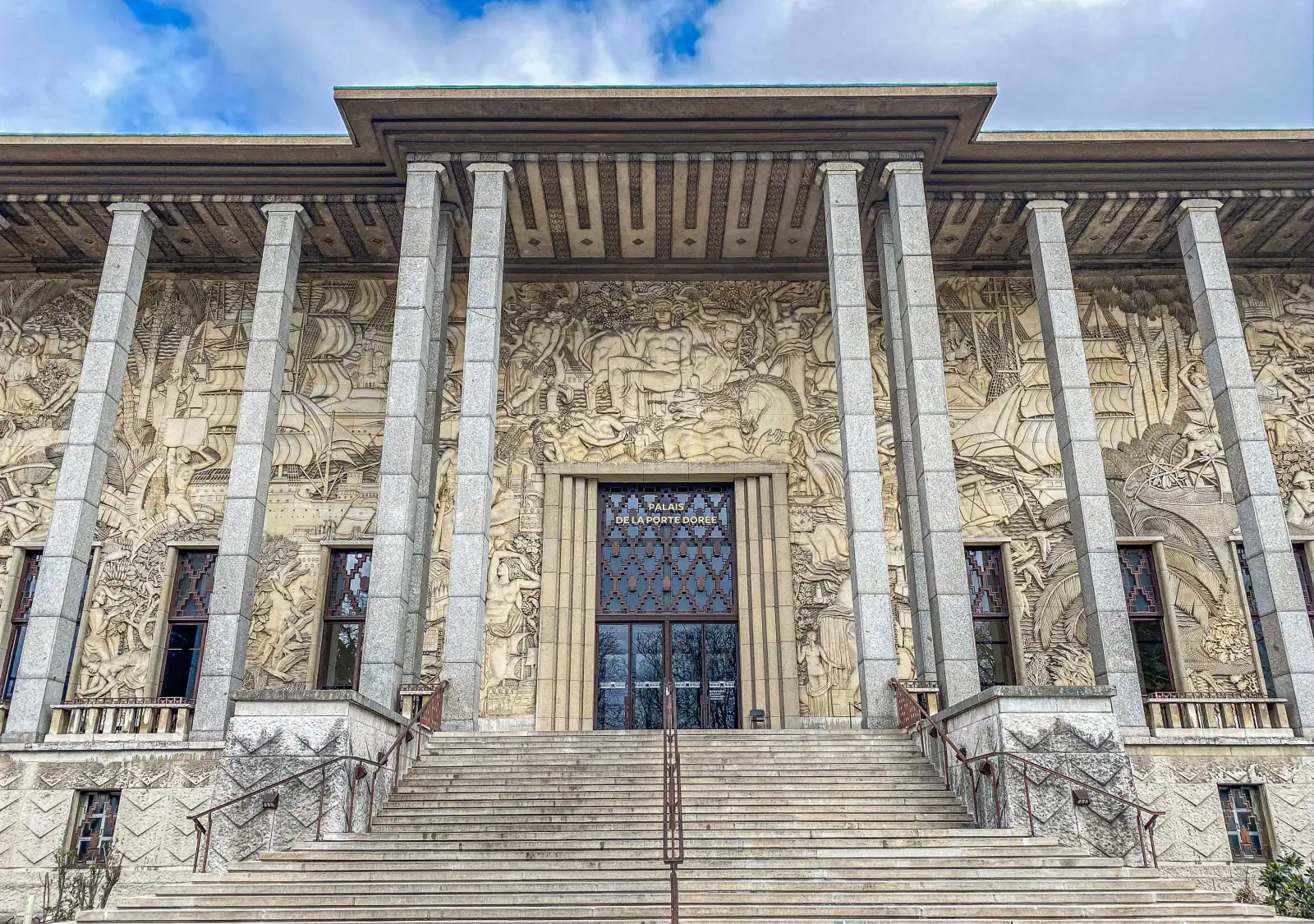 palais de la porte dorée extérieur